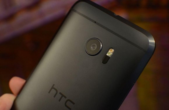������� �������������� ��������� HTC Edge �������� �� ������ �������� ����.